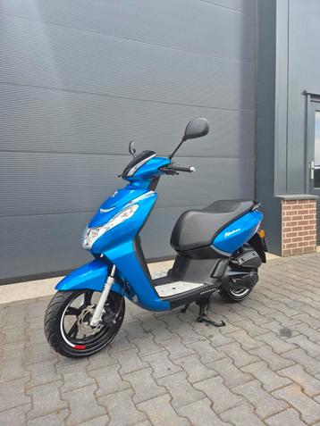 Peugeot kisbee 4T 50cc Injectie Bromscooter 3724 km BJ 2021 beschikbaar voor biedingen