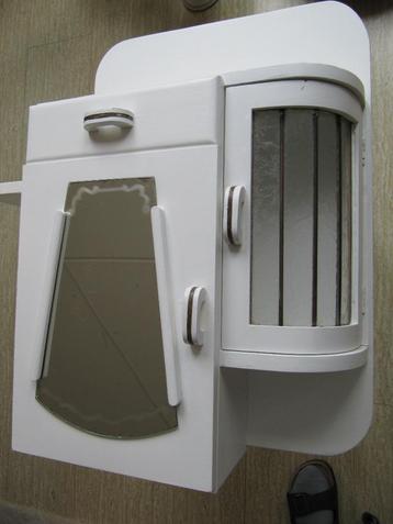 art deco hangkastje beschikbaar voor biedingen