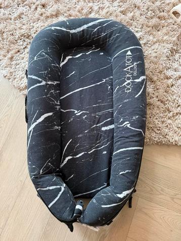 Dockatot Deluxe baby nestje beschikbaar voor biedingen