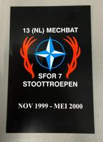 Kunststof herdenkingsbord 13 (NL) MECHBAT SFOR7 Stoottroepen, Verzamelen, Verzenden, Landmacht, Nederland, Embleem of Badge
