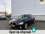 BMW 3-serie 316i Upgrade Edition AUT/LEER/NAVI/XENON/NAP/STL, Auto's, Automaat, Euro 5, Gebruikt, 4 cilinders