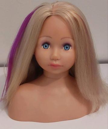 Mooie kap pop, met prachtig haar! beschikbaar voor biedingen