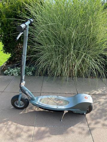 Electr. Step als nieuw. Met oplader. Merk Razor beschikbaar voor biedingen