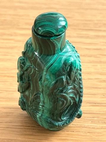 Antique Chinese Malachite Snuff Bottle beschikbaar voor biedingen