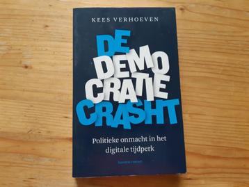 Kees Verhoeven - De democratie crascht beschikbaar voor biedingen