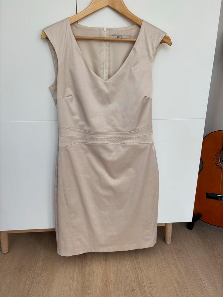 Steps Jurk Champagne Maat 38, Kleding | Dames, Jurken, Zo goed als nieuw, Maat 38/40 (M), Beige, Boven de knie, Ophalen of Verzenden