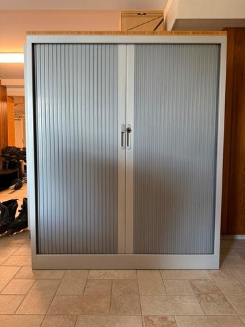 Strakke metalen roldeurkast – degelijk, ruim en stijlvol! beschikbaar voor biedingen