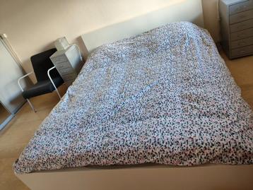 Malm Ikea 2 persoons bed 160x200 Wit met 2x lattenbodem  beschikbaar voor biedingen