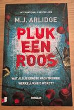 Pluk een roos van M.J.Arlidge, Ophalen of Verzenden, Zo goed als nieuw, Nederland