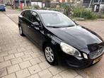 Volvo V60 T3 Start/stop 150pk 2011 Zwart, Auto's, Volvo, Voorwielaandrijving, 1596 cc, 74 €/maand, 4 cilinders