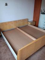 Vintage Bed 200x200 cm  jaren 60/70, Huis en Inrichting, Slaapkamer | Bedden, Gebruikt, Overige maten, Hout, Ophalen