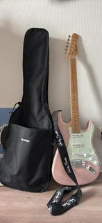 Pink Electric guitar + case + strap + cable, Ophalen, Zo goed als nieuw, Solid body, Overige merken