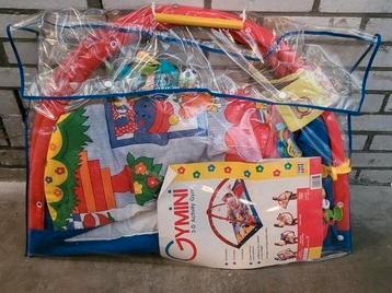 Babygym met extra speeltjes beschikbaar voor biedingen