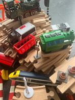 Houten trein rails met diverse treinen en borden etc, Ophalen of Verzenden, Zo goed als nieuw