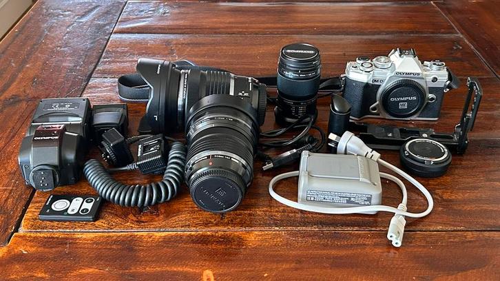 Olympus OM-D E-M5 Mk III met 3 lenzen en flitser, Audio, Tv en Foto, Fotocamera's Digitaal, Zo goed als nieuw, Spiegelreflex, Olympus