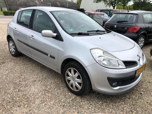 Renault Clio 1.6 16v zeer mooi !!, Auto's, Renault, Clio, ABS, Airbags, Airconditioning, Boordcomputer, Cruise Control, Elektrische buitenspiegels