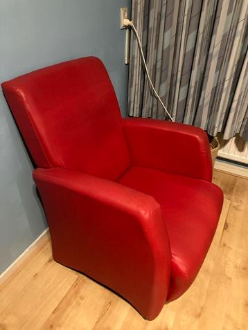 Rode Leren Fauteuil beschikbaar voor biedingen