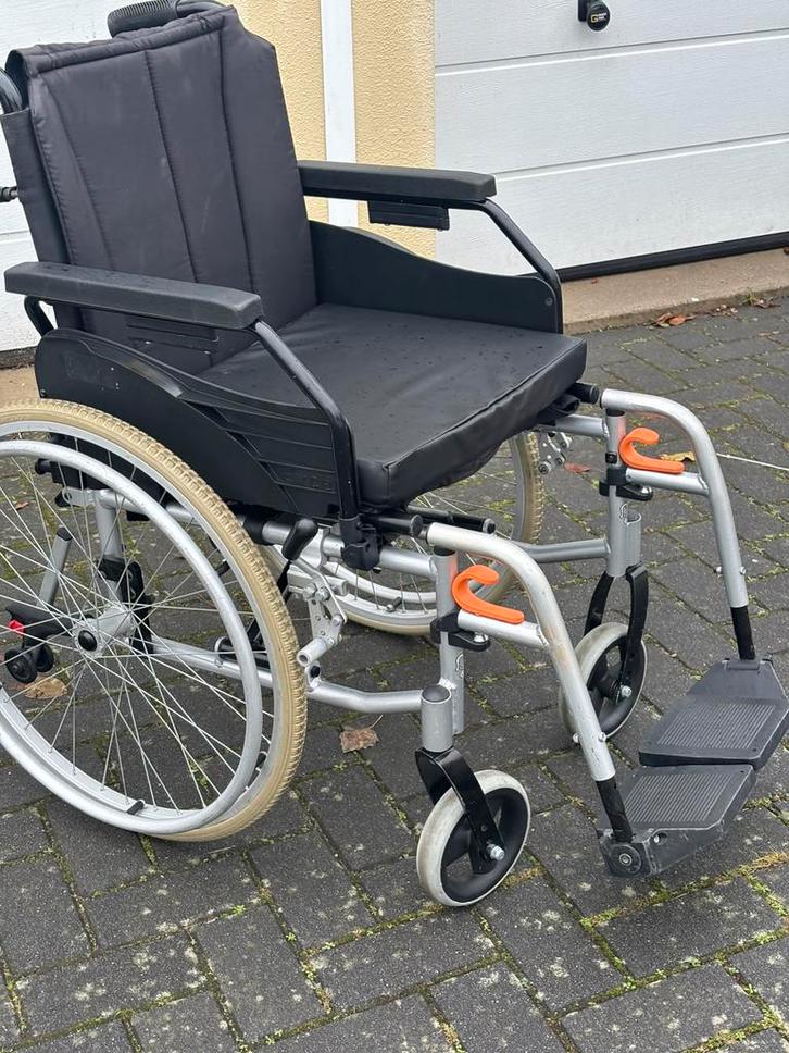 Lichtgewicht inklapbare Rolstoel Excel nu €115, Diversen, Rolstoelen, Zo goed als nieuw, Handbewogen rolstoel, Inklapbaar, Ophalen of Verzenden
