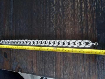 Zilverkleurige kunststof dames ketting beschikbaar voor biedingen
