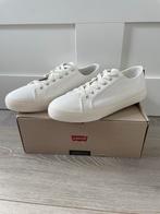 Nieuw! Levi's Sneakers Wit Maat 44, Ophalen, Wit, Nieuw, Sneakers of Gympen