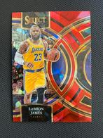 2023-24 Panini Select Premier Red Cracked Ice Lebron James, Verzamelen, Sportartikelen en Voetbal, Ophalen of Verzenden, Zo goed als nieuw