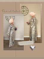 Silver Kaftan S/M TE HUUR! €50,-, Kleding | Dames, Jurken, Ophalen of Verzenden, Zo goed als nieuw, Onder de knie