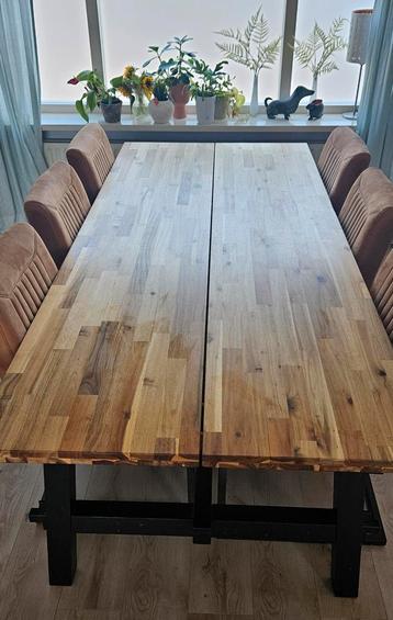 IKEA Skogsta tafel beschikbaar voor biedingen
