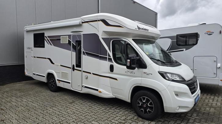 Benimar Mileo 296 (queensbed + hefbed) (bj 2018), Caravans en Kamperen, Campers, Bedrijf, tot en met 5, Half-integraal, Benimar