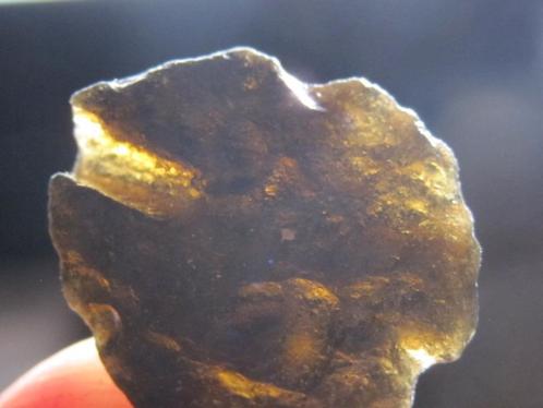 mi. groot stuk ruwe edelsteen MOLDAVIET (8) zeldzaam, Verzamelen, Mineralen en Fossielen, Mineraal, Verzenden