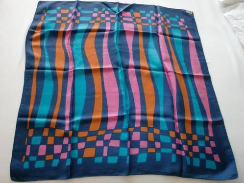 Prachtige donker blauwe sjaal met diverse kleuren., Kleding | Dames, Mutsen, Sjaals en Handschoenen, Zo goed als nieuw, Sjaal