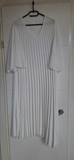 63)Te koop nieuwe off white plooi jurk 1maat ongv.50/52, Nieuw, Ophalen of Verzenden, New Collection, Wit