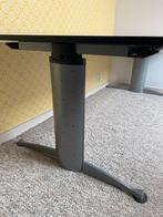 Bureau met metalen poten - donkergrijs opzetstuk, Huis en Inrichting, Bureaus, Ophalen, In hoogte verstelbaar, Gebruikt, Bureau