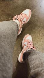 Nike Dunk Low - Maat 39, Ophalen of Verzenden, Zo goed als nieuw, Roze, Sneakers of Gympen