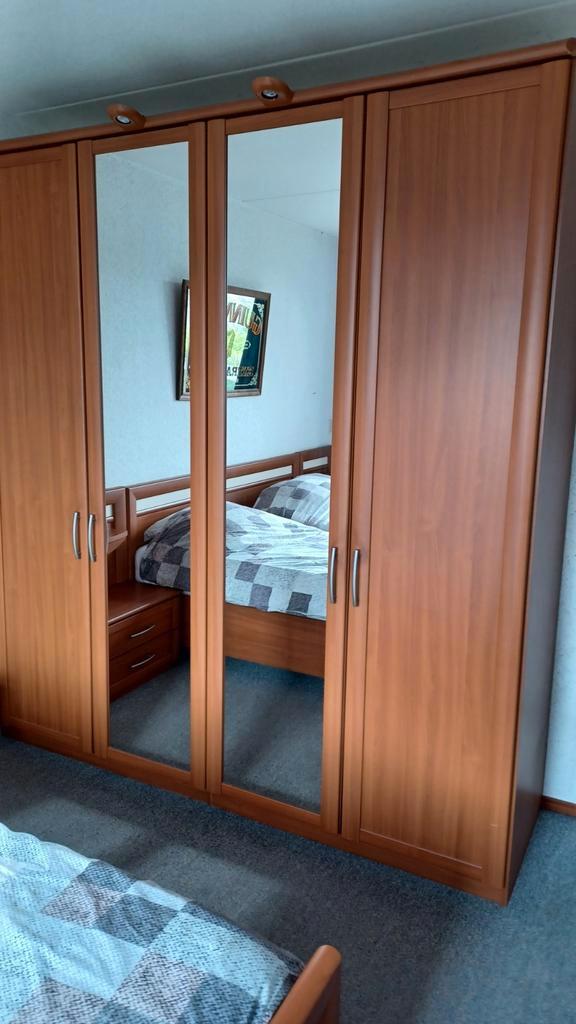Grote garderobekast met spiegeldeuren en verlichting, Huis en Inrichting, Kasten | Kledingkasten, Gebruikt, 200 cm of meer, 200 cm of meer