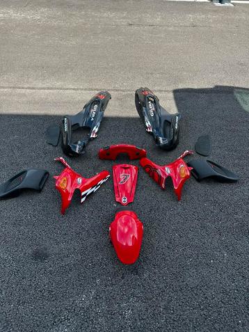 Gilera runner~ Lucky 7 kappenset + binnenkappen 50/125/180 beschikbaar voor biedingen