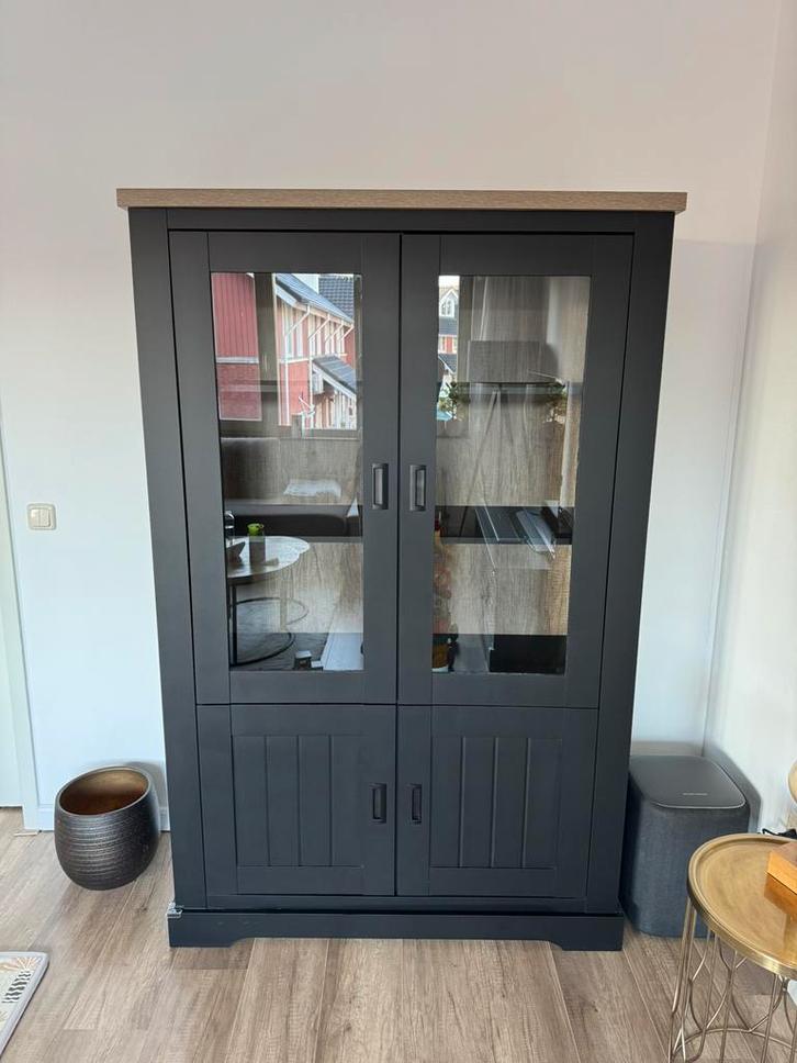 T.E.A.B vitrine kast zwart, Huis en Inrichting, Kasten | Vitrinekasten, Zo goed als nieuw, 150 tot 200 cm, 25 tot 50 cm, Ophalen
