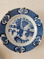 Antiek Chinees bord met blauwe decoratie, Ophalen of Verzenden