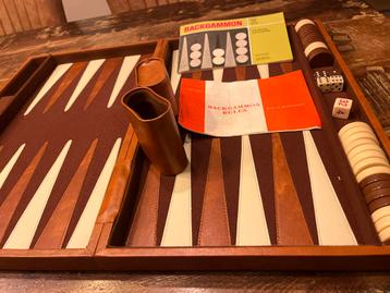 Backgammon spel 1977 in skai leren koffer beschikbaar voor biedingen