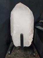 Erg grote bergkristal punt op luxe stalen standaard, Ophalen of Verzenden, Mineraal