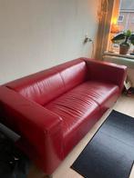 Rode leren 2-zits bank GRATIS., Huis en Inrichting, Banken | Bankstellen, Ophalen, Gebruikt, 150 tot 200 cm, Tweepersoons