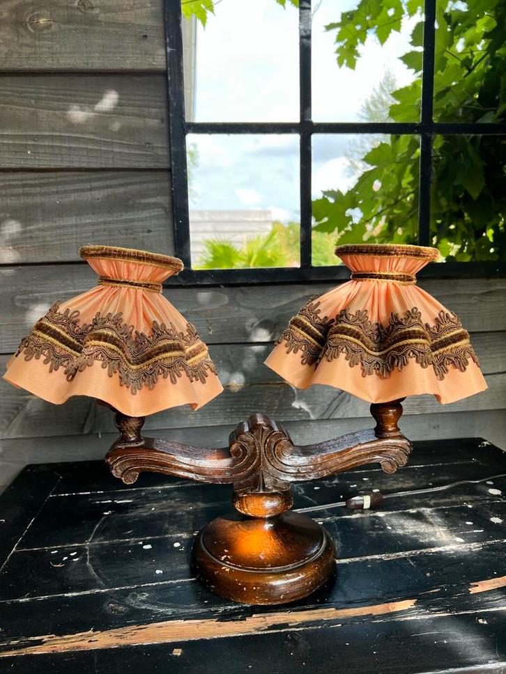 Antiek tafel lampje, Huis en Inrichting, Lampen | Tafellampen, Minder dan 50 cm, Hout, Stof, Ophalen of Verzenden