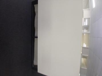 Bureaus kasten en andere spullen apart of samen tekoop p