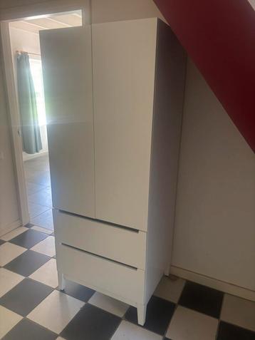 Kledingkast, wit beschikbaar voor biedingen