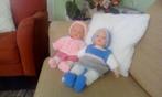 Twee schattige poppen  met gebreide kleertjes   8,50 perstuk, Ophalen, Babypop