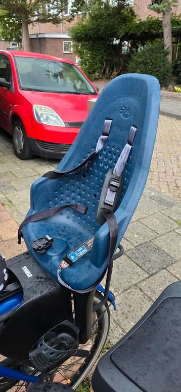 Thule Yepp 2 Maxi Fietsstoeltje Blauw bagagedrager beschikbaar voor biedingen