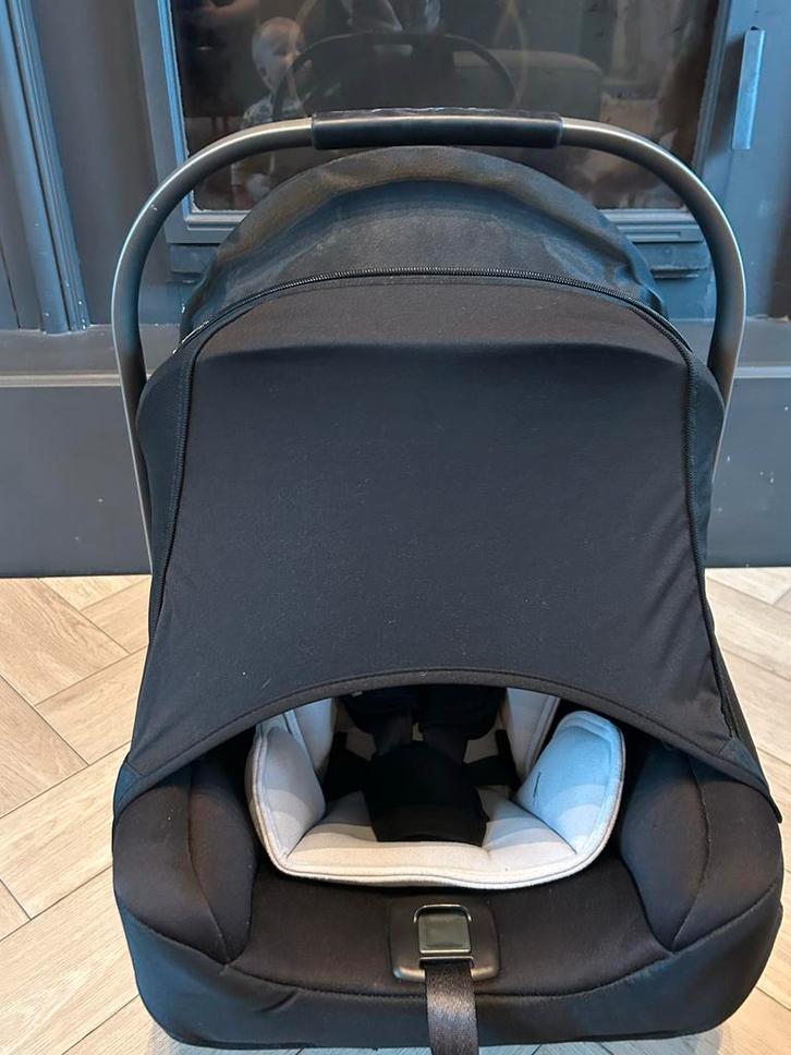 Nuna Pipa Icon Maxicosi + Base, Kinderen en Baby's, Autostoeltjes, Gebruikt, Overige merken, 0 t/m 13 kg, Isofix, Zijbescherming