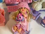 Mattel oude kleine popje met meubels en accessoires, Ophalen of Verzenden, Gebruikt, Poppenhuis
