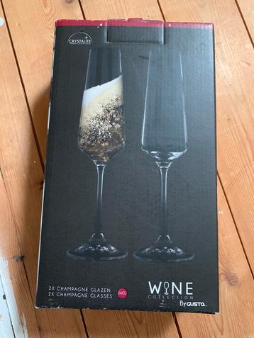 2 Gusta champagneglazen (nieuw in doos) beschikbaar voor biedingen