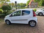 Peugeot 107 1.0 12V 5DR 2012 Wit, Voorwielaandrijving, 4 stoelen, Origineel Nederlands, Handgeschakeld