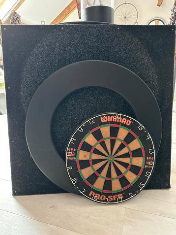 Dartbord Winmau Pro SFB met beschermingsring surround beschikbaar voor biedingen